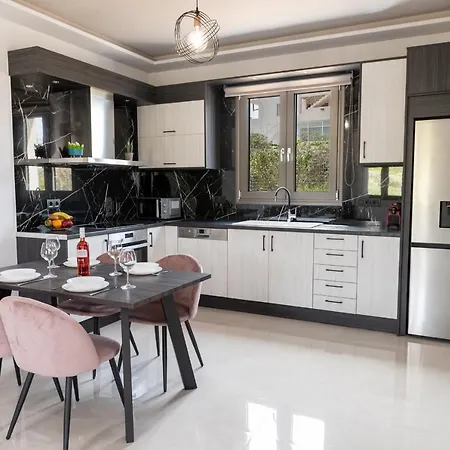 Destino Luxury Apts *